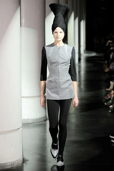 Look 15